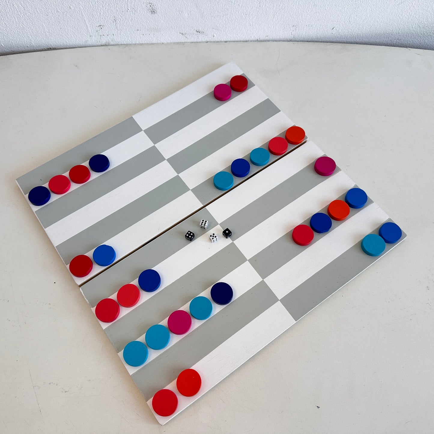 GT017 GREY & WHITE BACKGAMMON SET