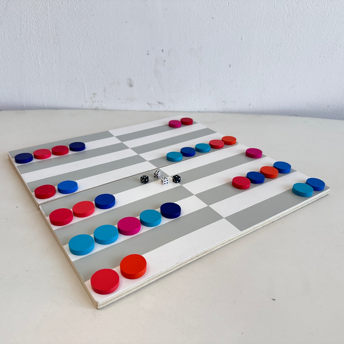 GT017 GREY & WHITE BACKGAMMON SET