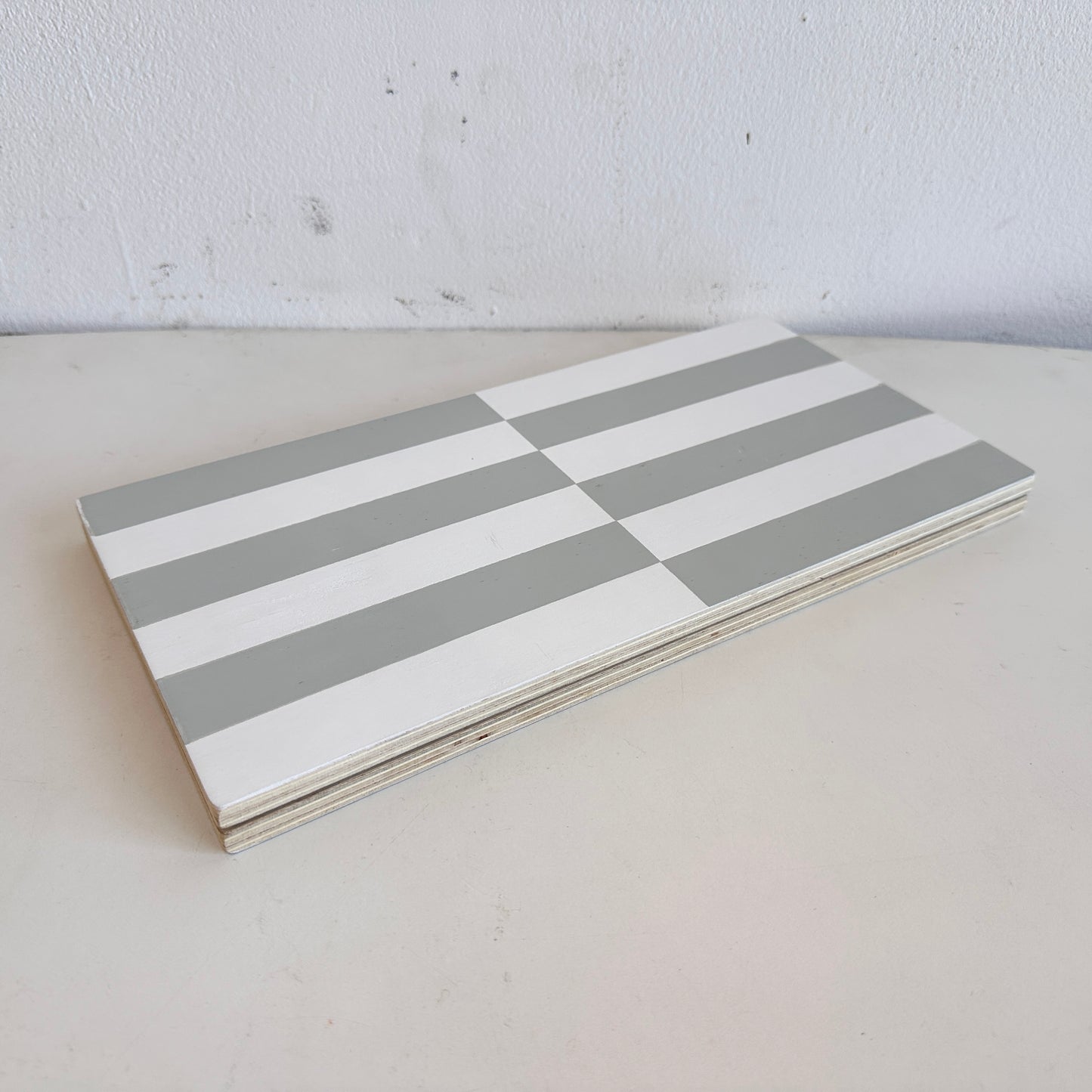 GT017 GREY & WHITE BACKGAMMON SET