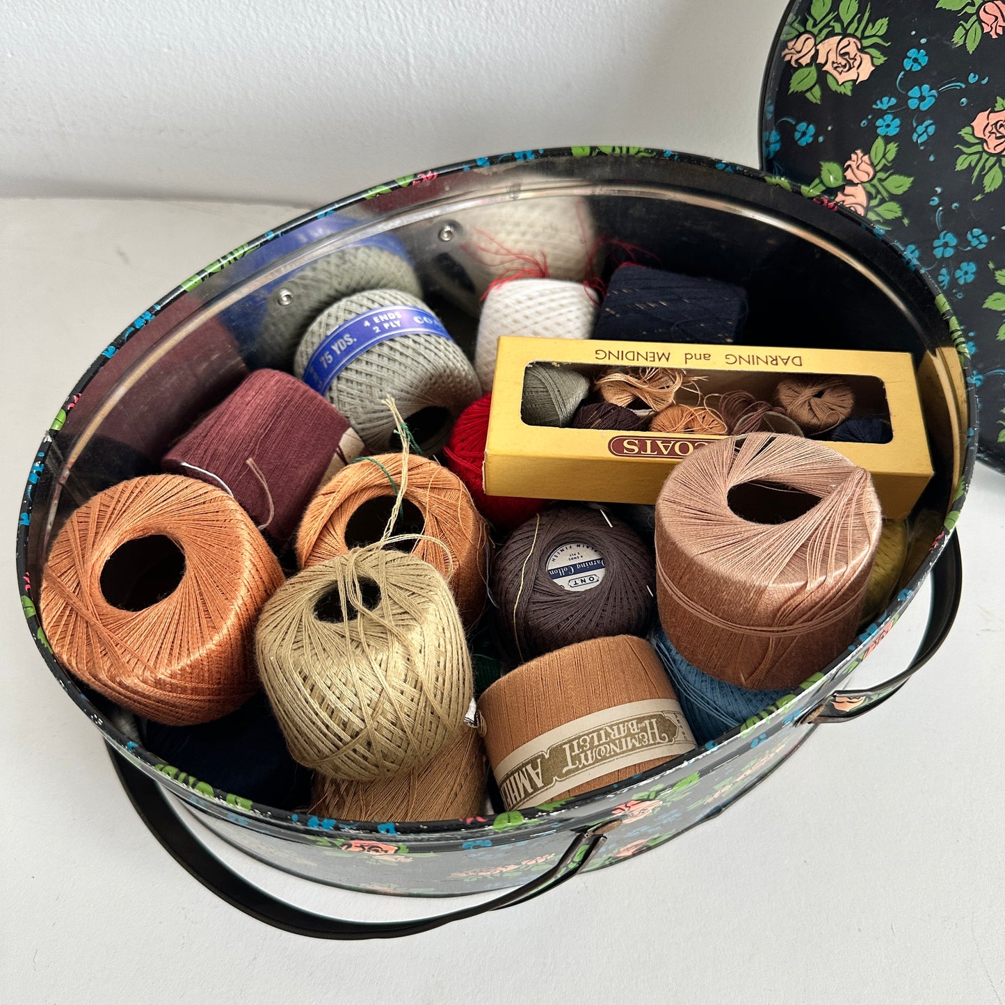 HC002 GRANDMA'S FLORAL SEWING KIT