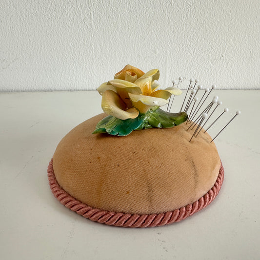 HC005 YELLOW FLOWER PEACH PIN CUSHION