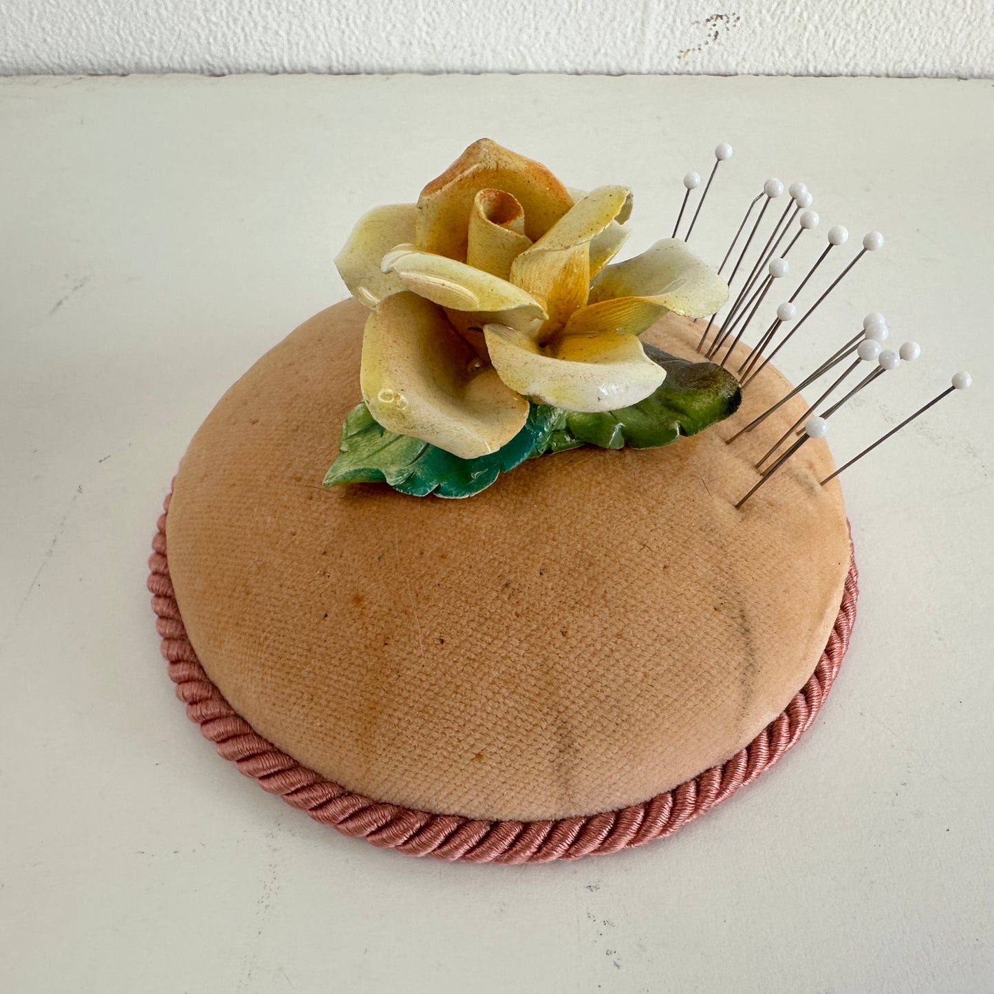 HC005 YELLOW FLOWER PEACH PIN CUSHION