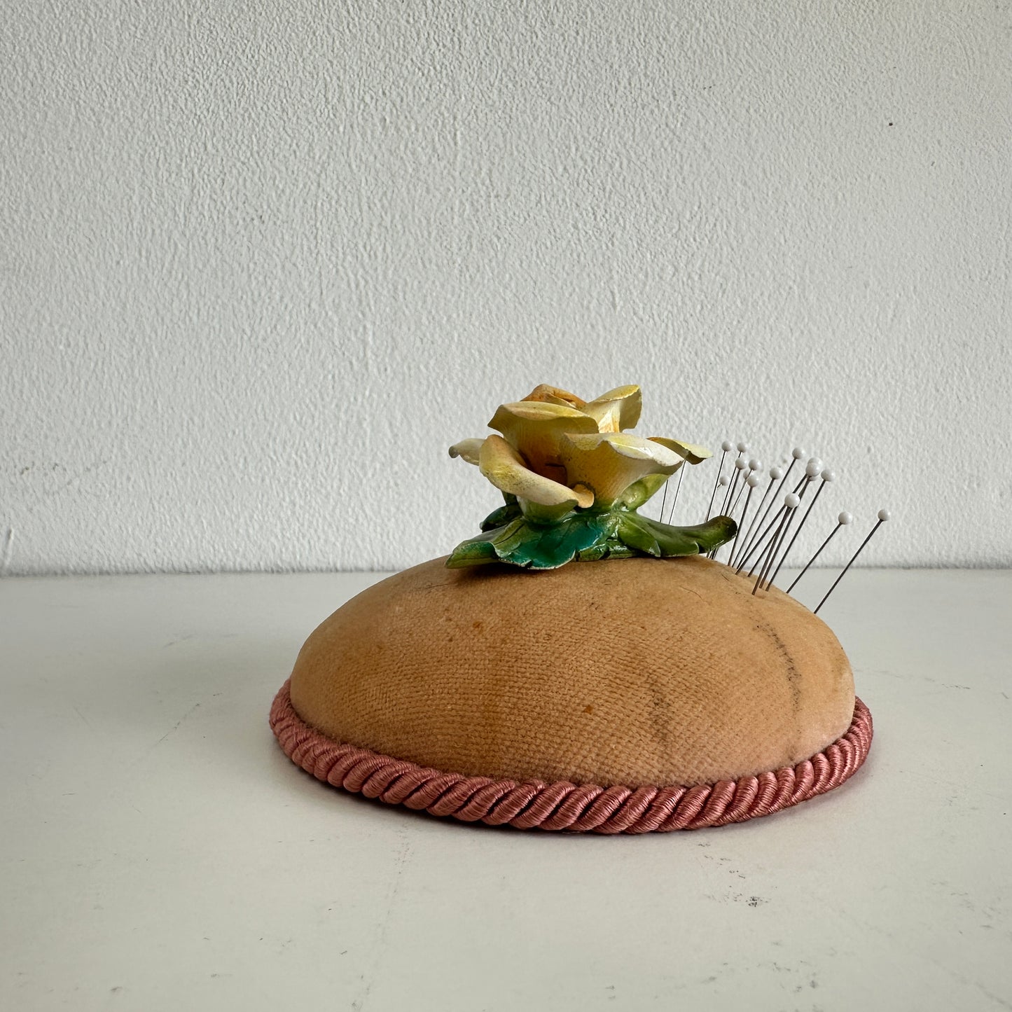 HC005 YELLOW FLOWER PEACH PIN CUSHION