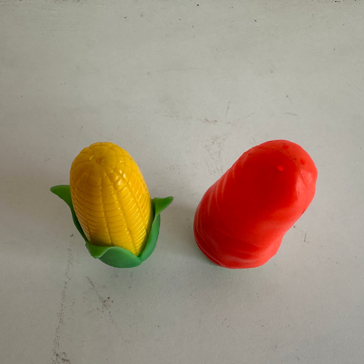 KT003 CORN & CARROT SALT & PEPPER SHAKER SET