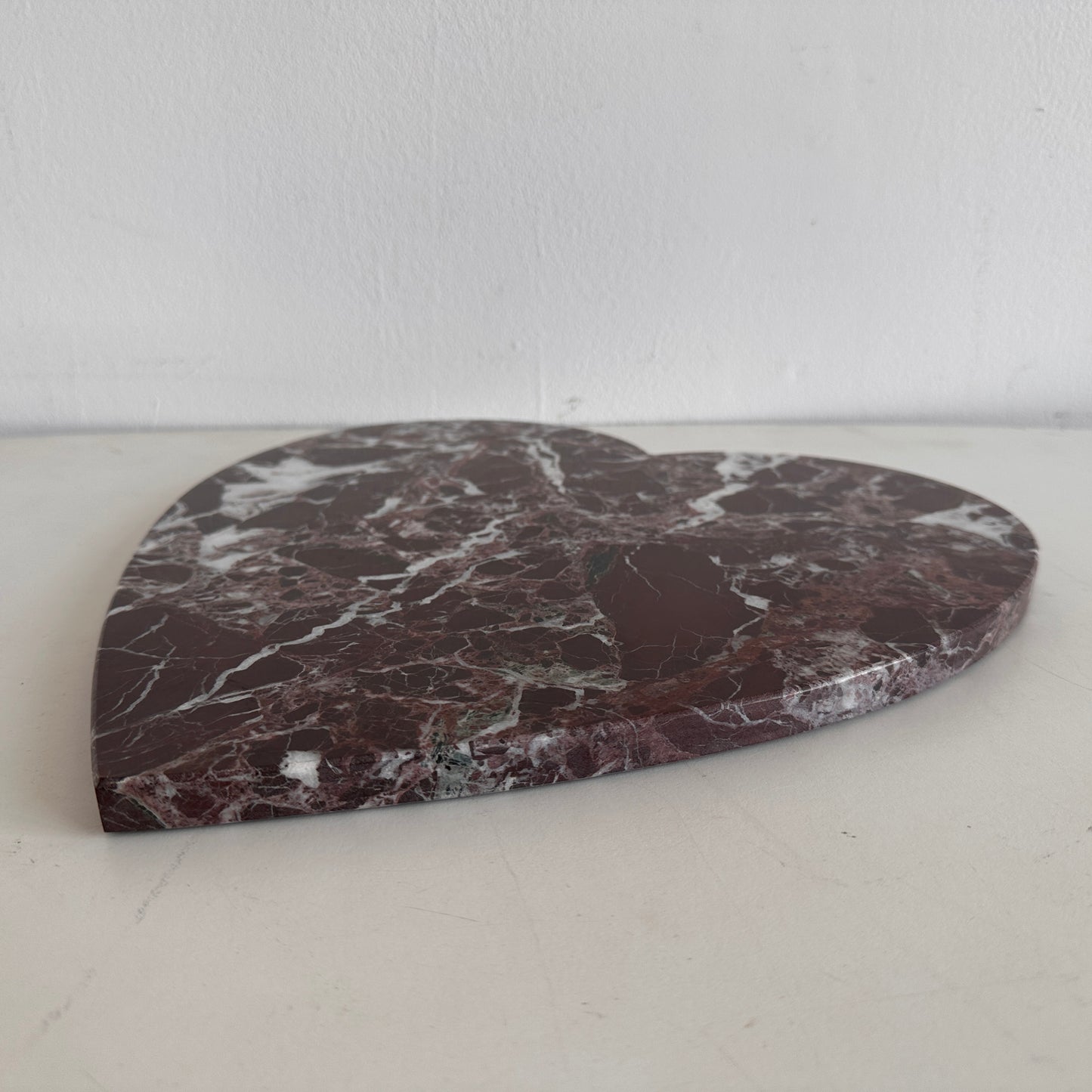 KT008 HEART SHAPED MARBLE CUTTING BOARD