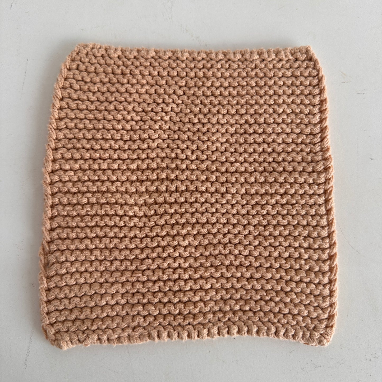 KT009 SOFT KNITTED PEACH TRIVET