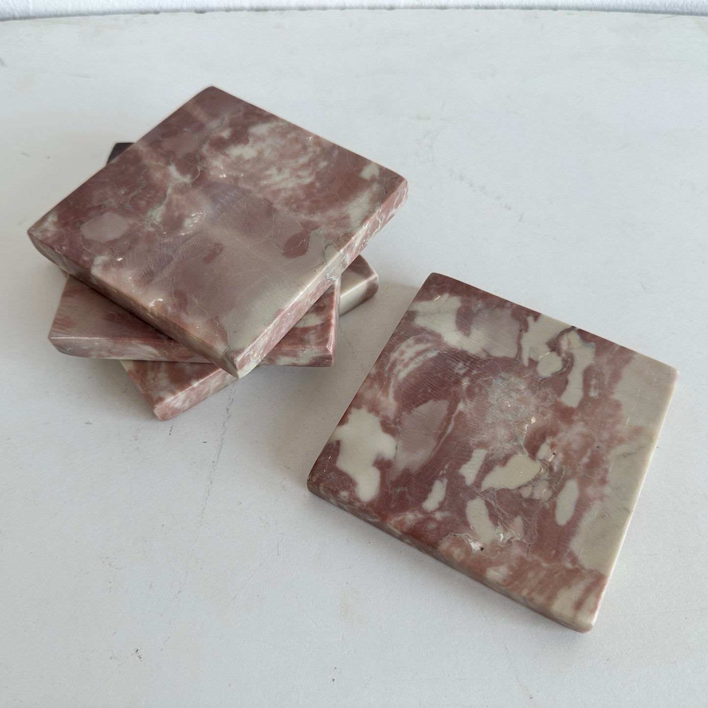 KT014 SET OF FOUR PINK MARBLE COASTERS
