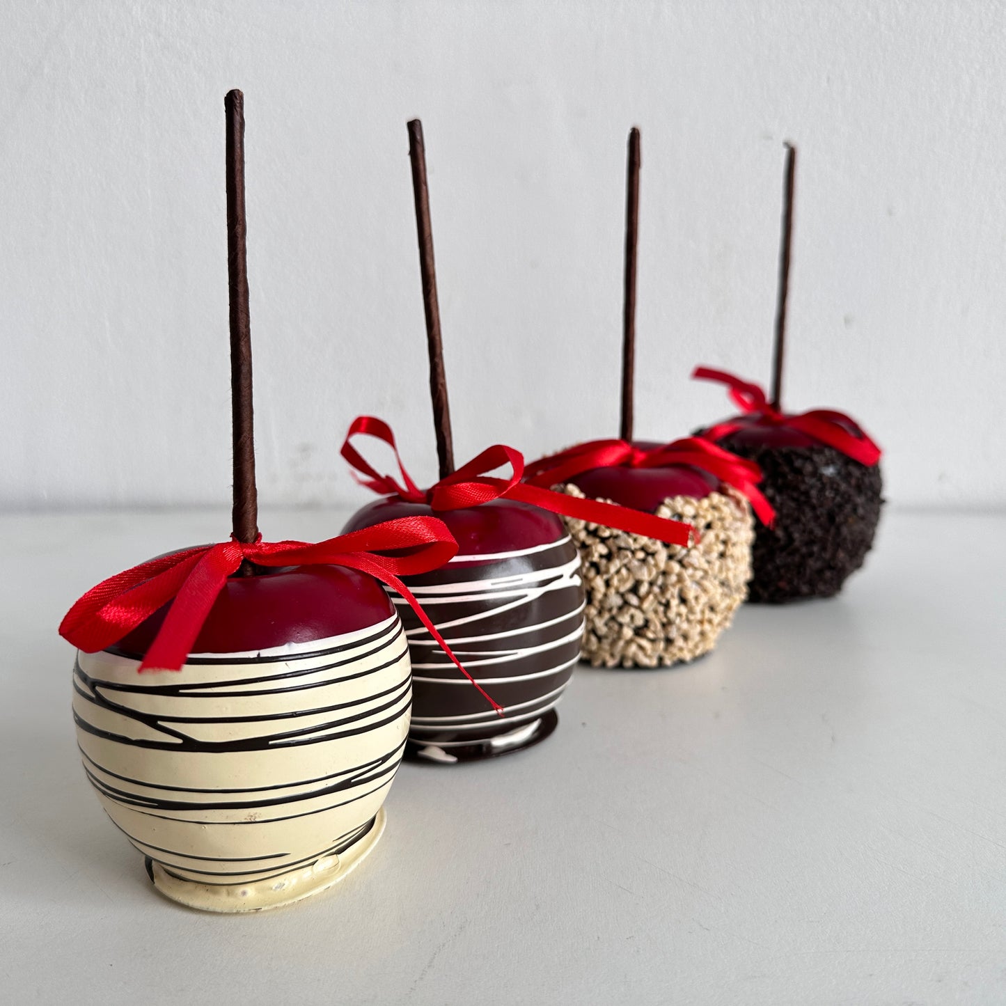 KT023 SET OF 4 FAUX CANDY APPLES