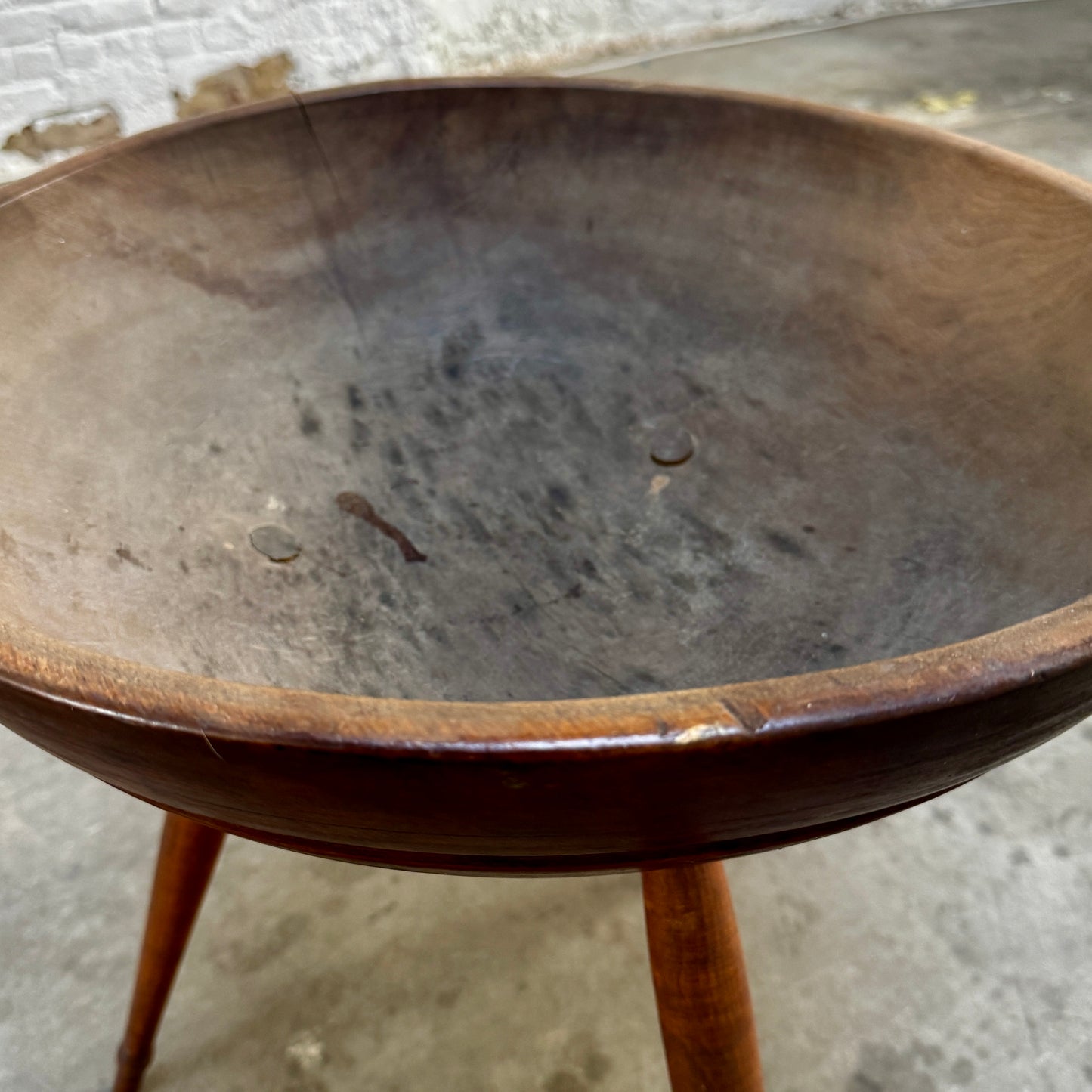 KT028 ANTIQUE WOODEN TRIPOD BOWL