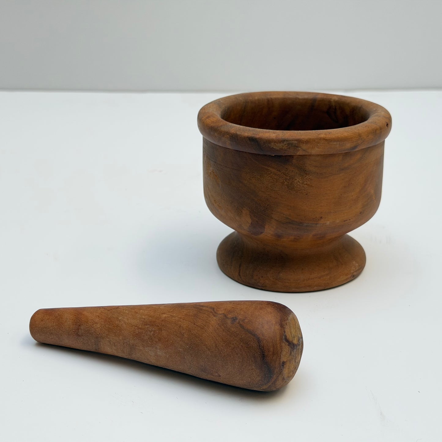 KT029 CARVED WOOD PESTLE & MORTAR