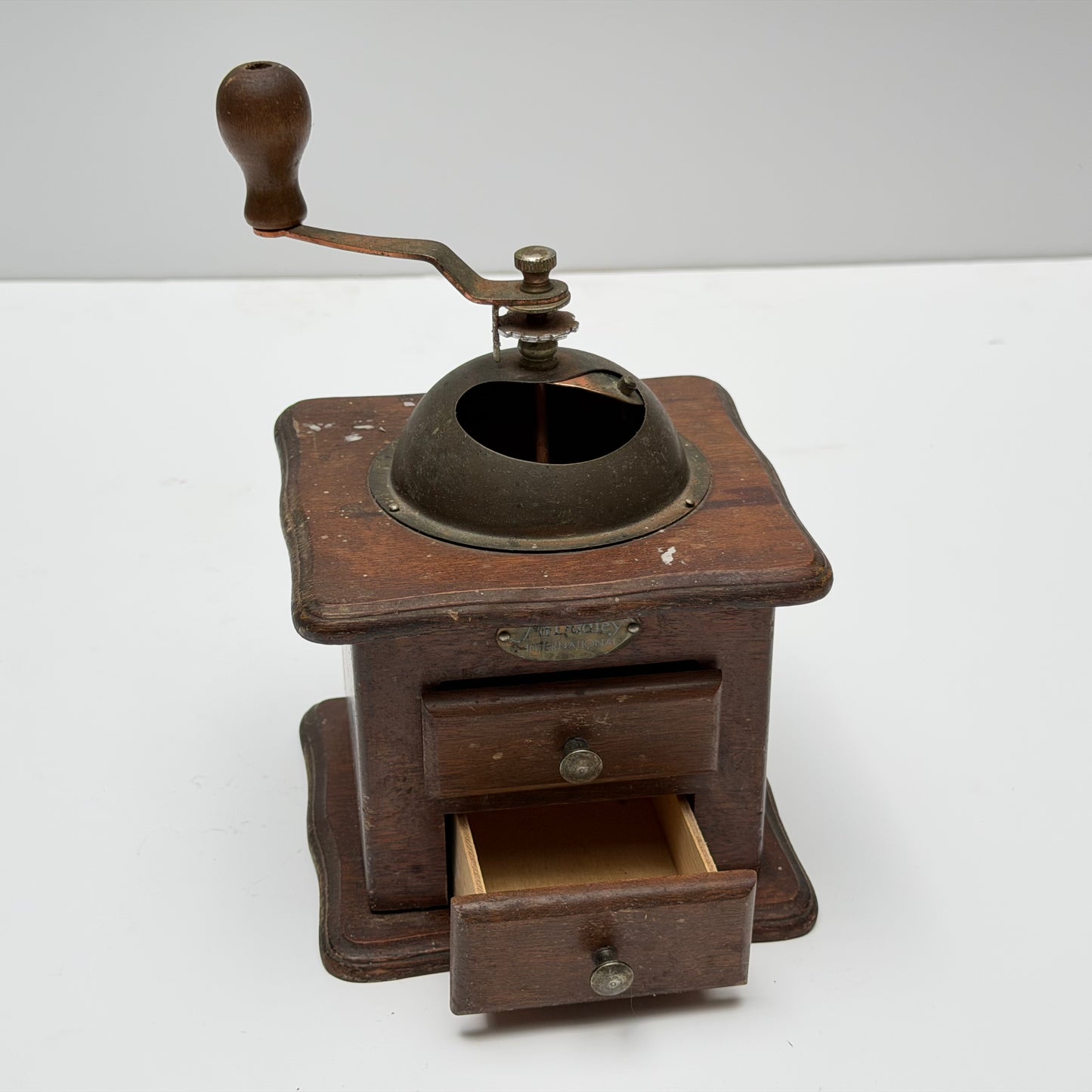 KT030 ANTIQUE WOODEN COFFEE GRINDER