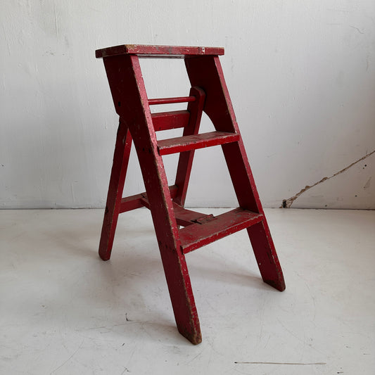 LA001 SHORT RED LOADER LADDER