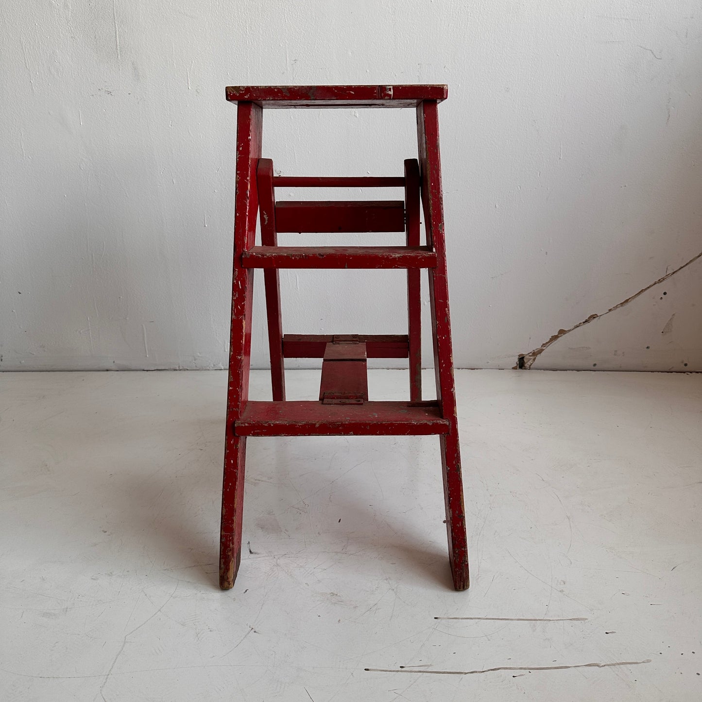 LA001 SHORT RED LOADER LADDER