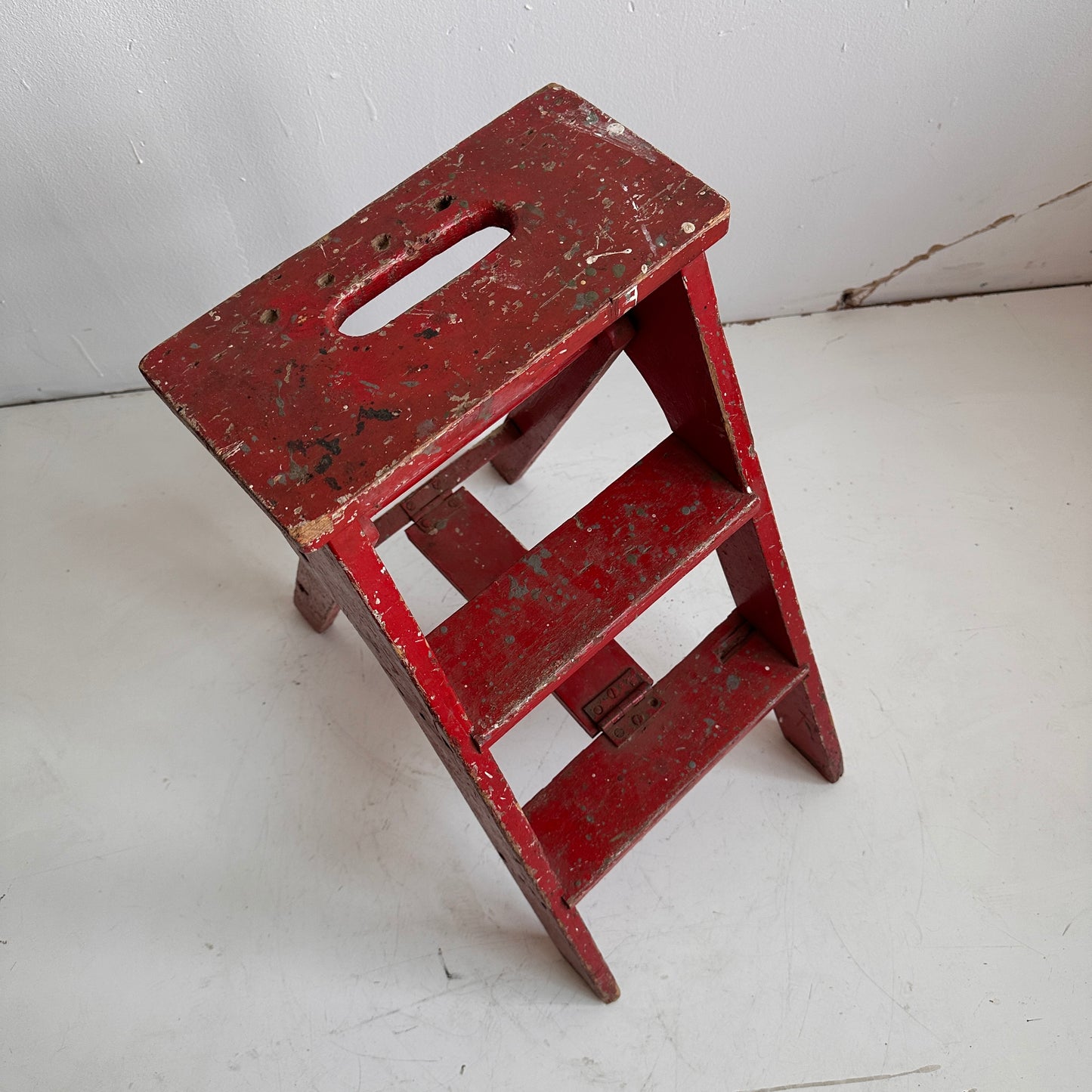 LA001 SHORT RED LOADER LADDER