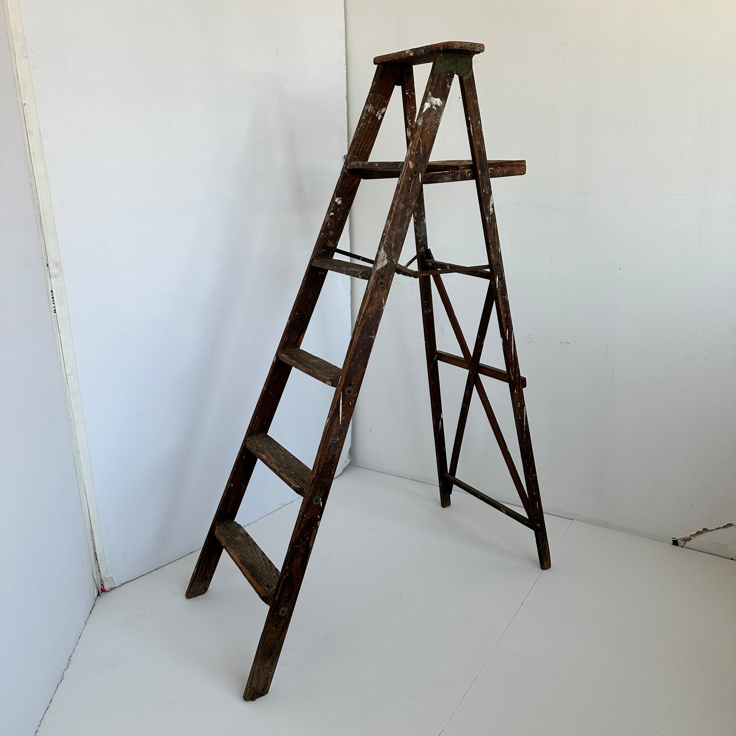 LA002 SIX STEP PAINT SPLATTERED LADDER