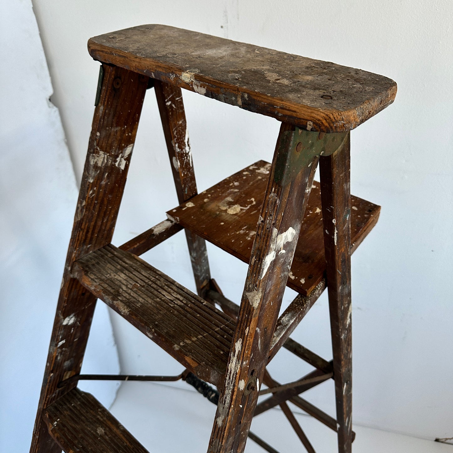 LA002 SIX STEP PAINT SPLATTERED LADDER