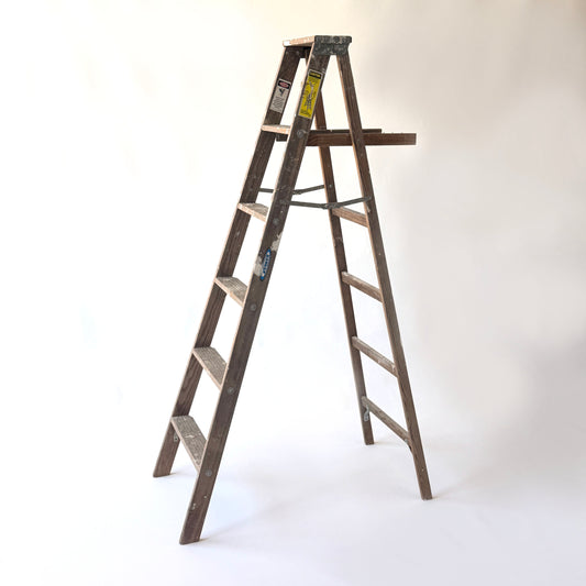 LA004 LIGHT BROWN DISTRESSED 6-STEP LADDER