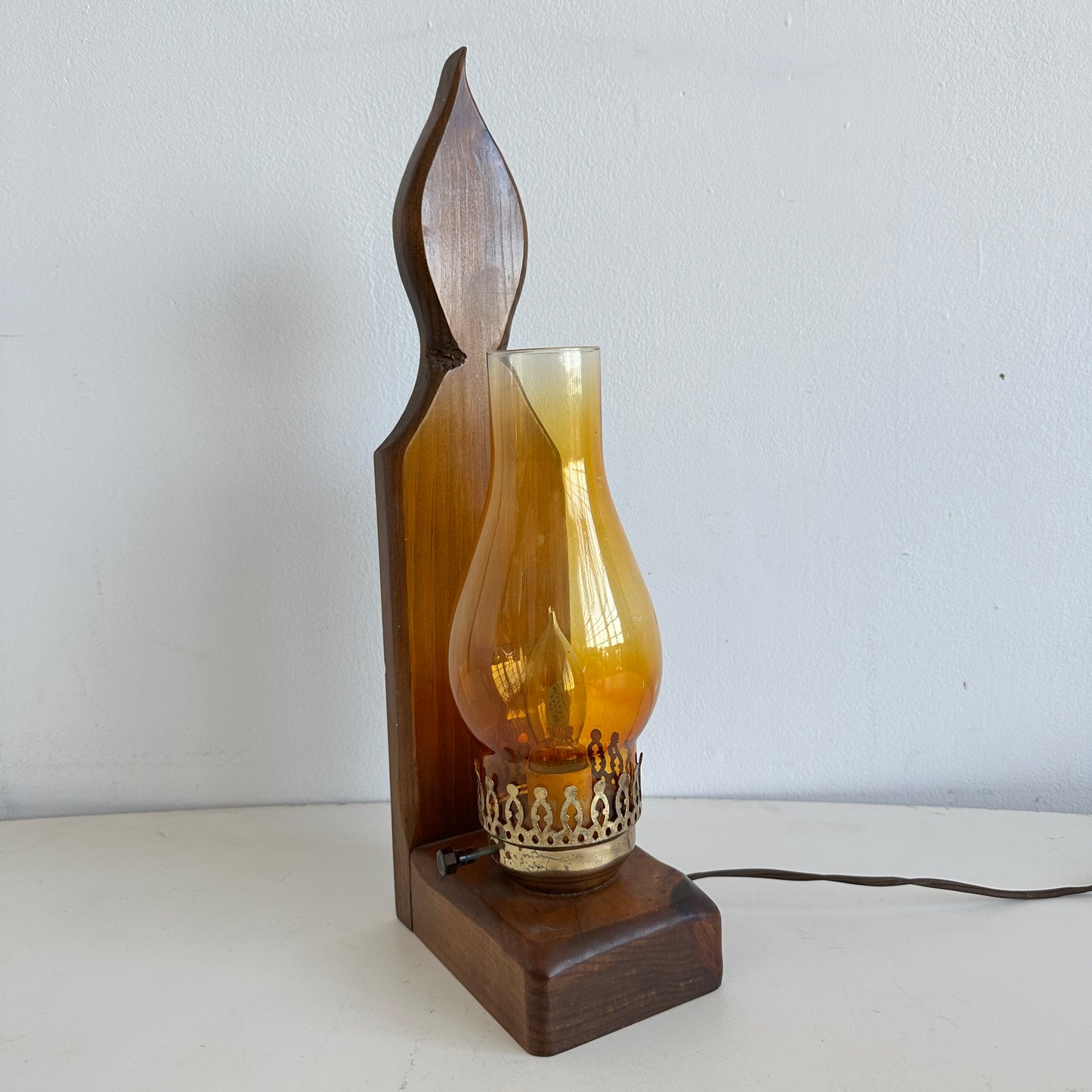 LI002 VINTAGE ELECTRIC MANTEL LAMP