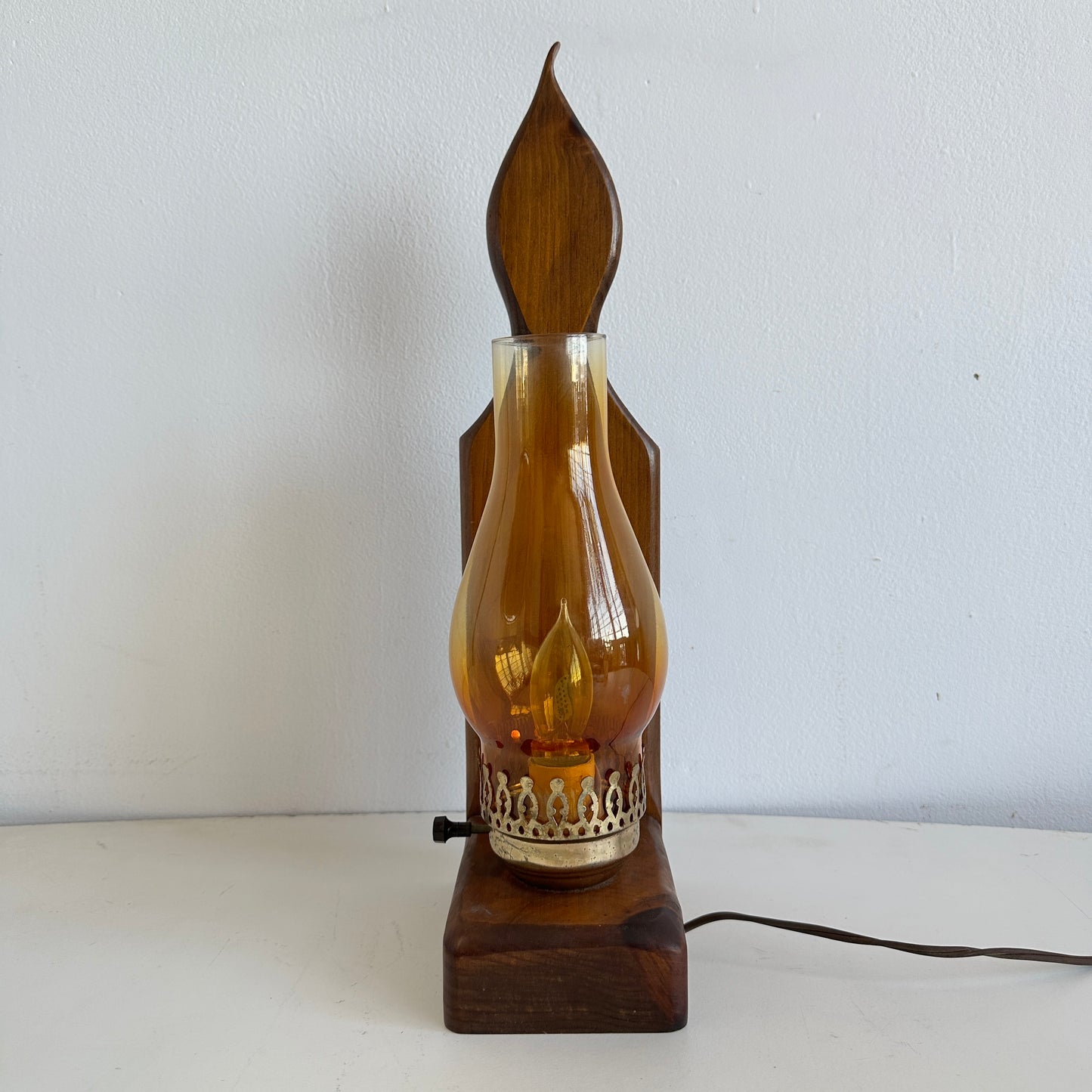 LI002 VINTAGE ELECTRIC MANTEL LAMP