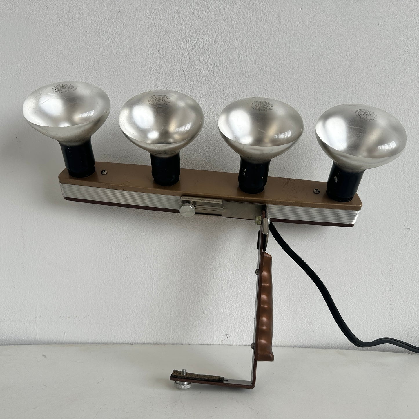 LI008 VINTAGE STUDIO BAR LIGHT