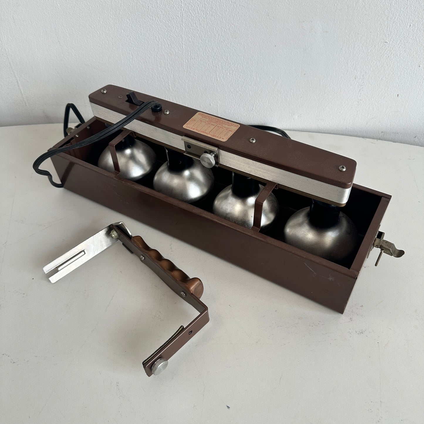LI008 VINTAGE STUDIO BAR LIGHT