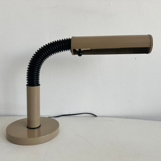 LI010 80'S TAN GOOSENECK DESK LAMP