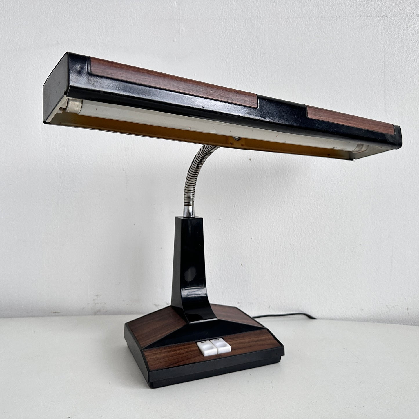 LI011 FAUX WOOD GOOSENECK DESK LAMP