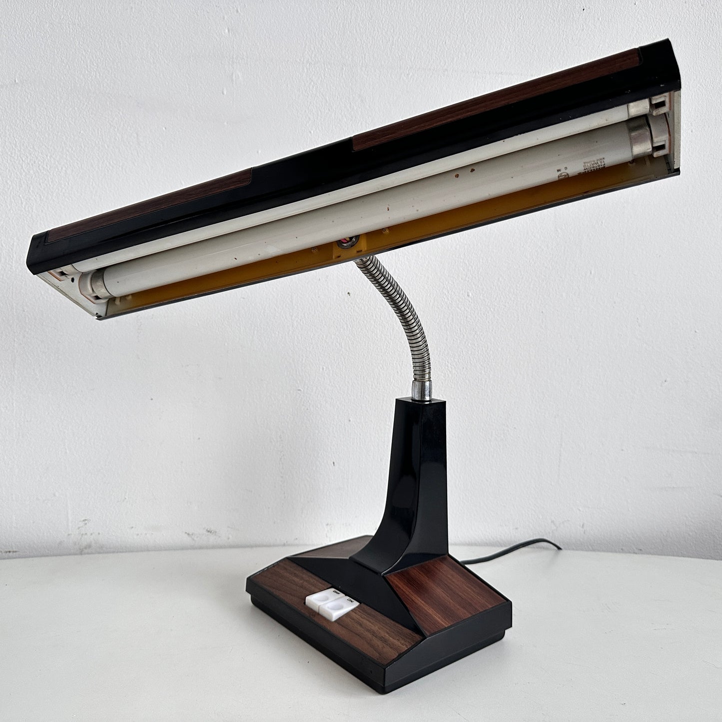 LI011 FAUX WOOD GOOSENECK DESK LAMP