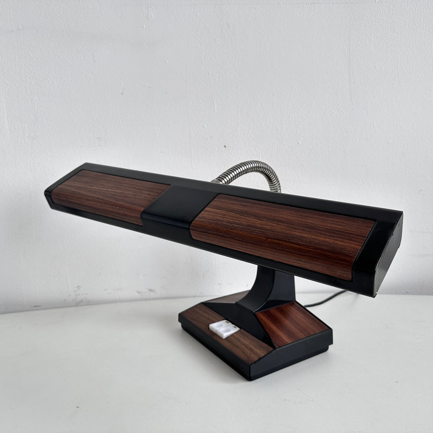 LI011 FAUX WOOD GOOSENECK DESK LAMP