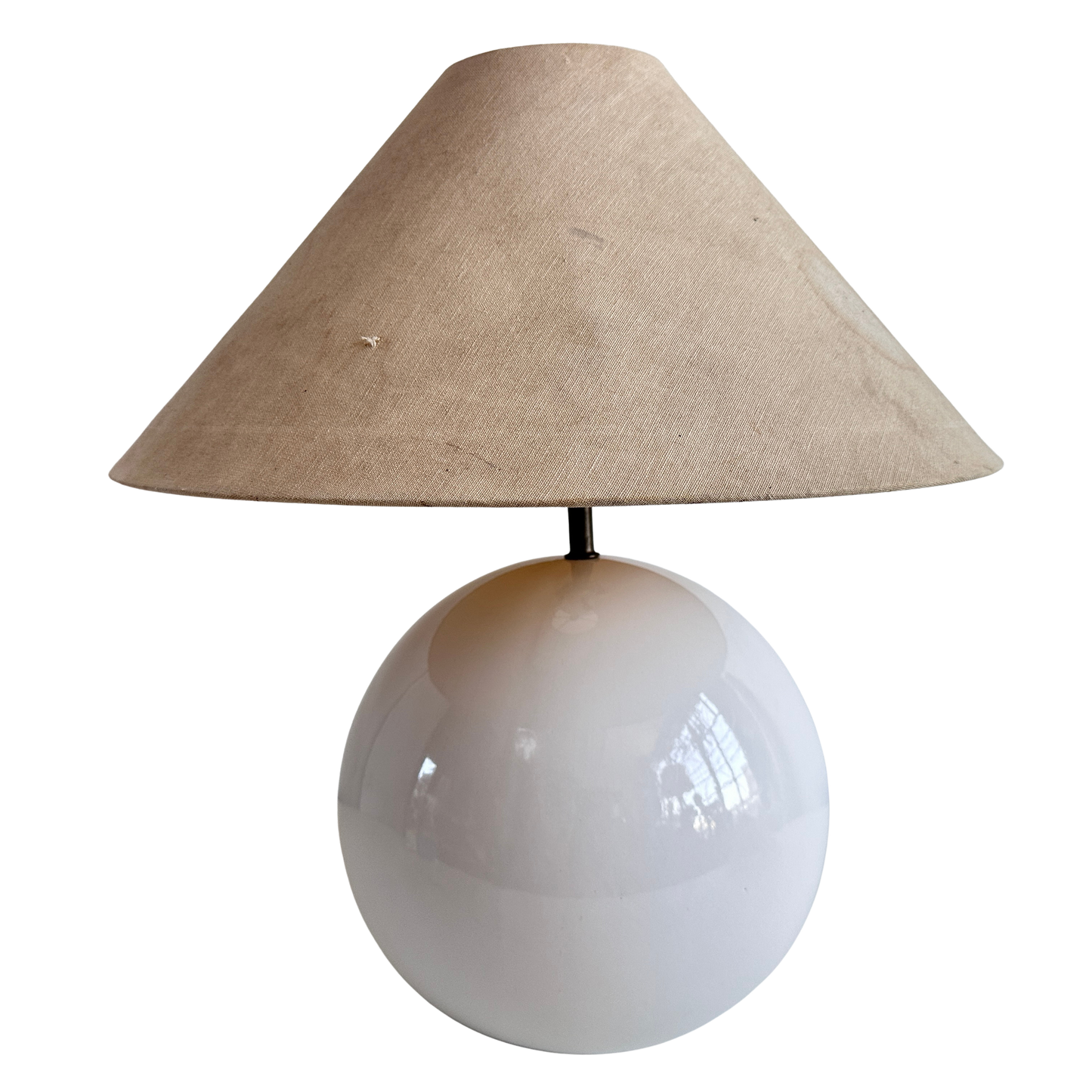 LI012 WHITE CERAMIC ORB LAMP WITH DISTRESSED LAMPSHADE