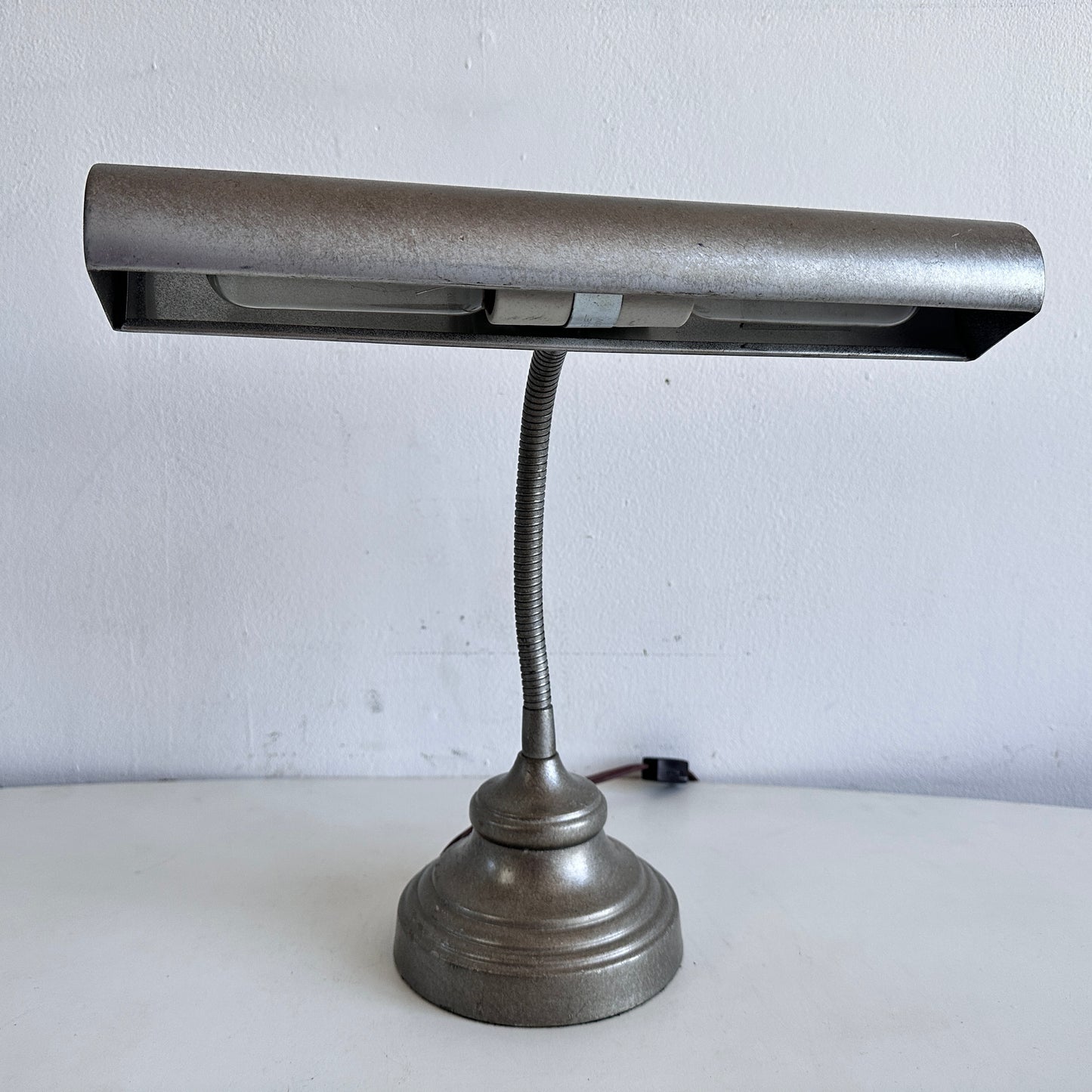 LI013 DISTRESSED SILVER GOOSENECK DESK LAMP