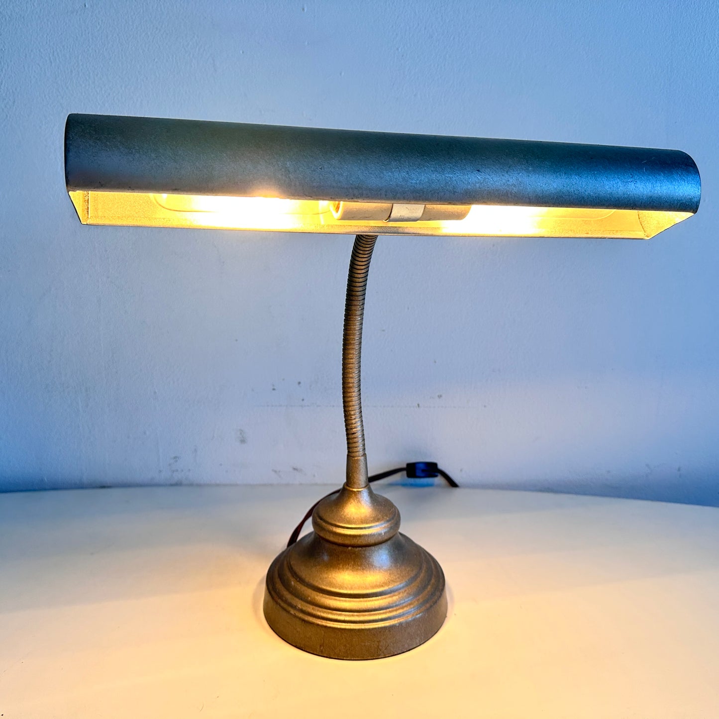 LI013 DISTRESSED SILVER GOOSENECK DESK LAMP
