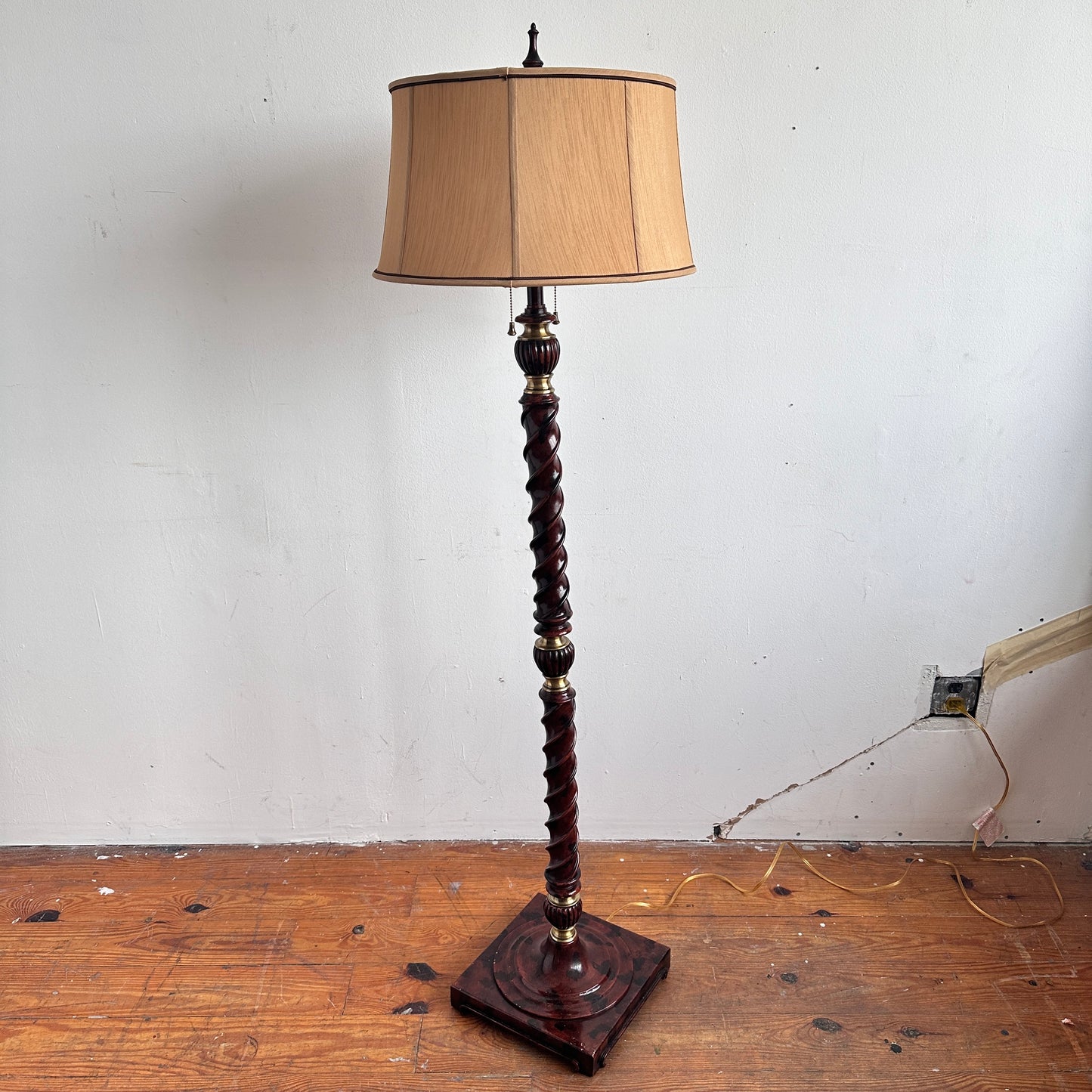 LI016 TWISTED ORNATE FLOOR LAMP