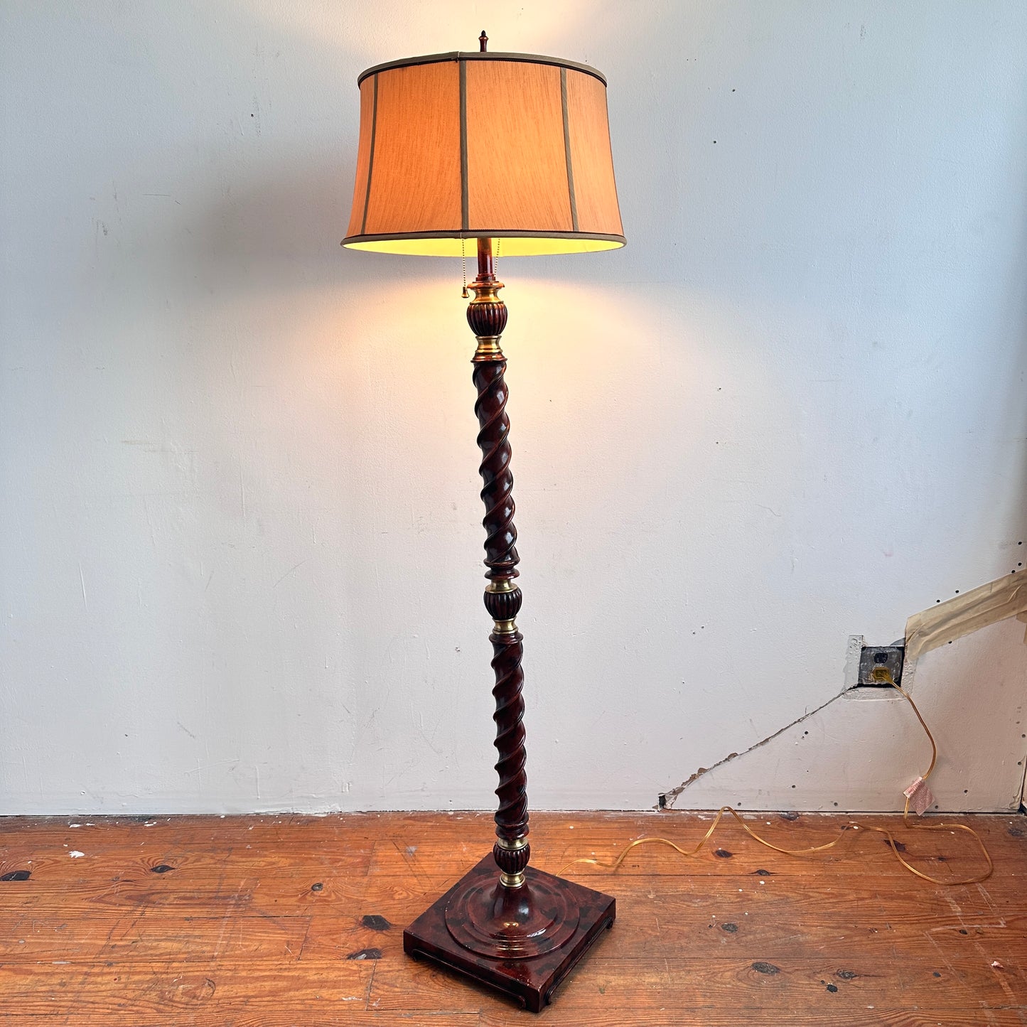 LI016 TWISTED ORNATE FLOOR LAMP