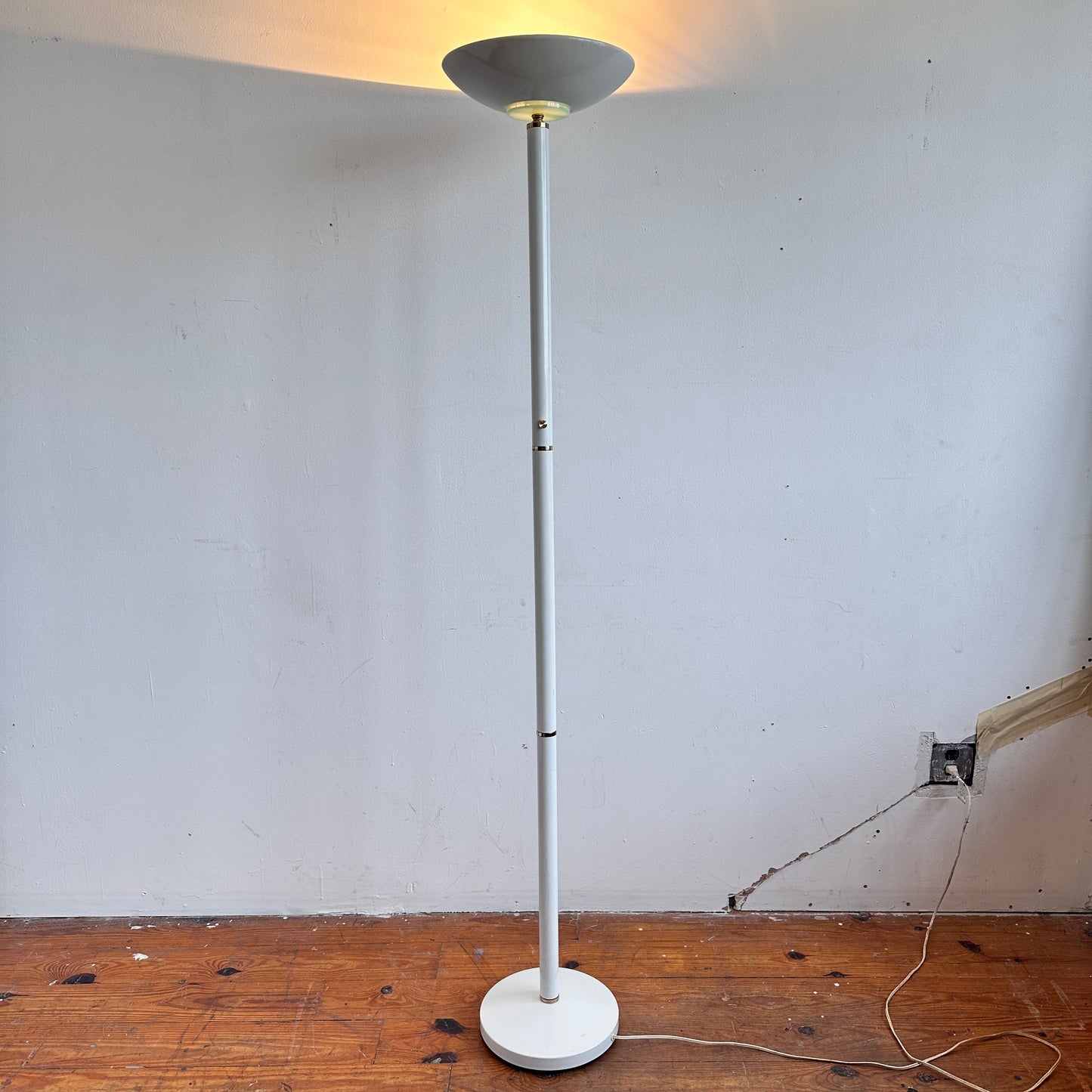 LI017 80'S WHITE TORCHIERE FLOOR LAMP
