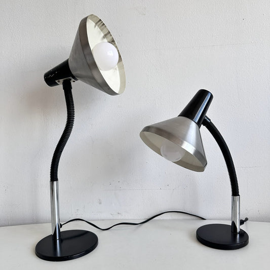 LI021 PAIR OF DUTCH DESIGN GOOSENECK DESK LAMPS