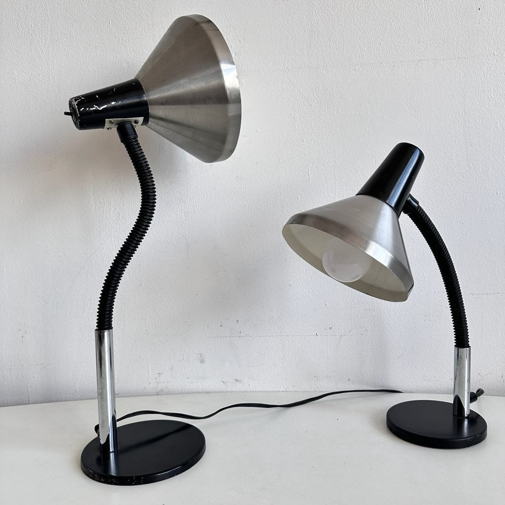 LI021 PAIR OF DUTCH DESIGN GOOSENECK DESK LAMPS