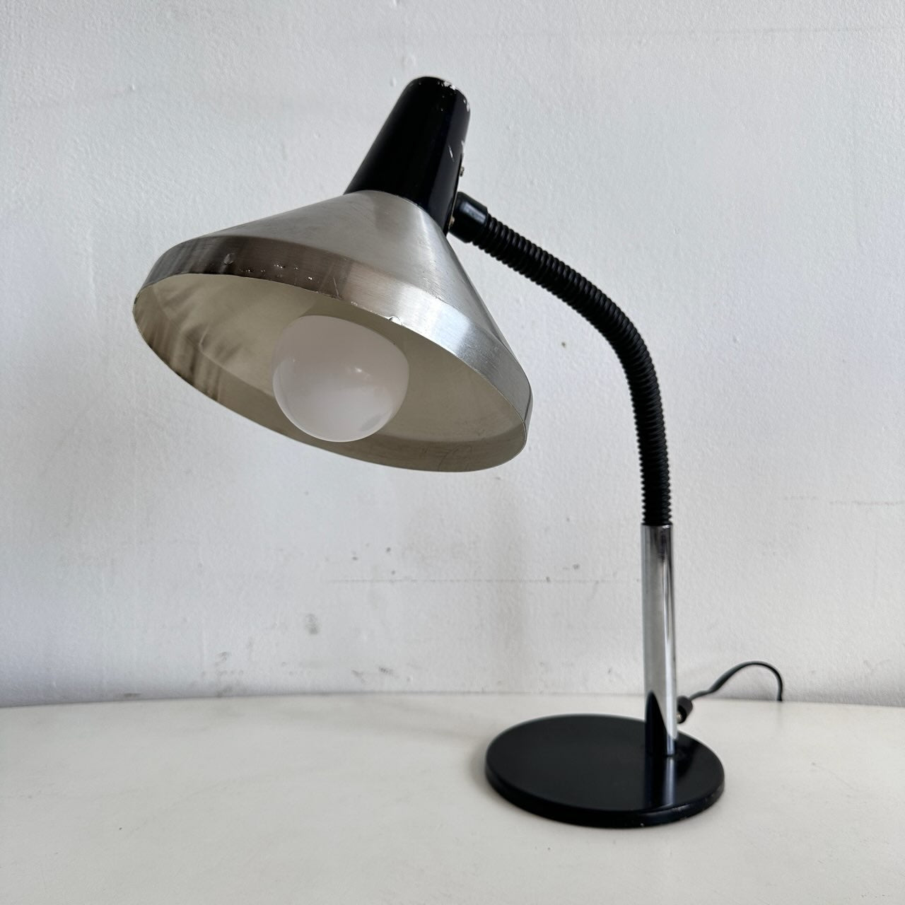 LI021 PAIR OF DUTCH DESIGN GOOSENECK DESK LAMPS