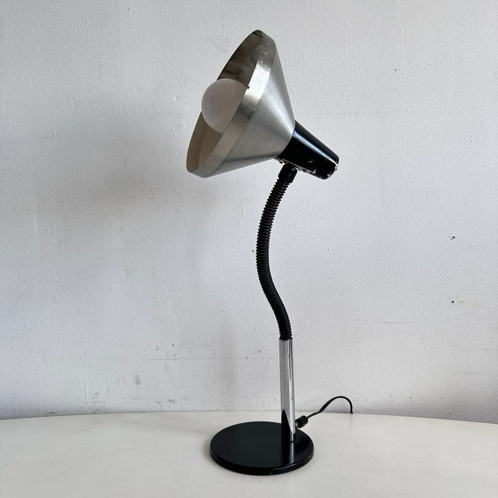 LI021 PAIR OF DUTCH DESIGN GOOSENECK DESK LAMPS