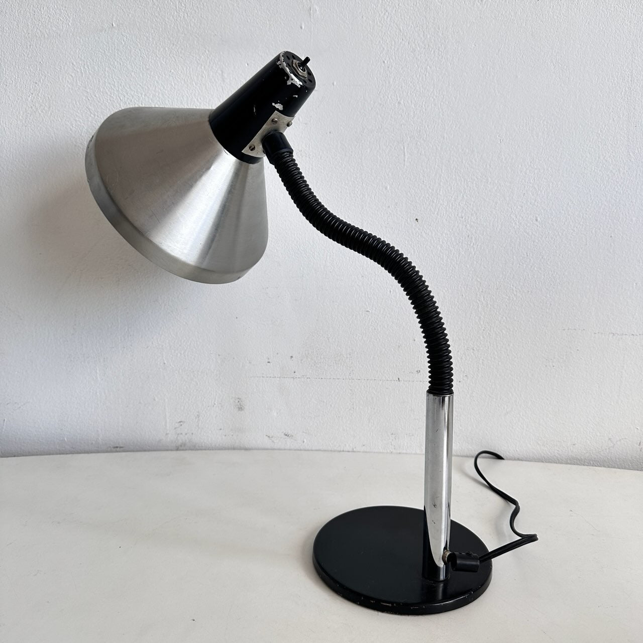 LI021 PAIR OF DUTCH DESIGN GOOSENECK DESK LAMPS