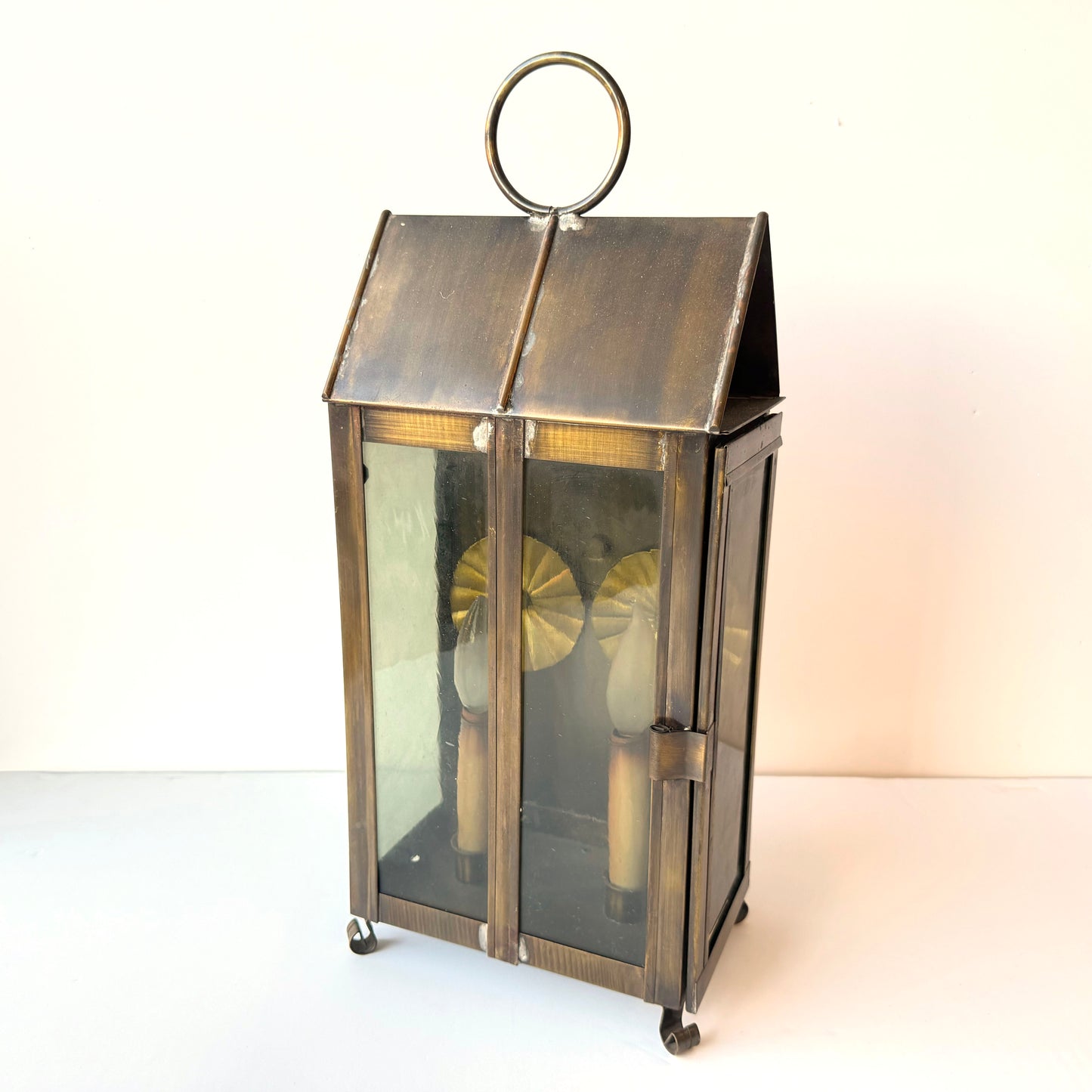 LI036 ELECTRIC BRASS AND GLASS LANTERN