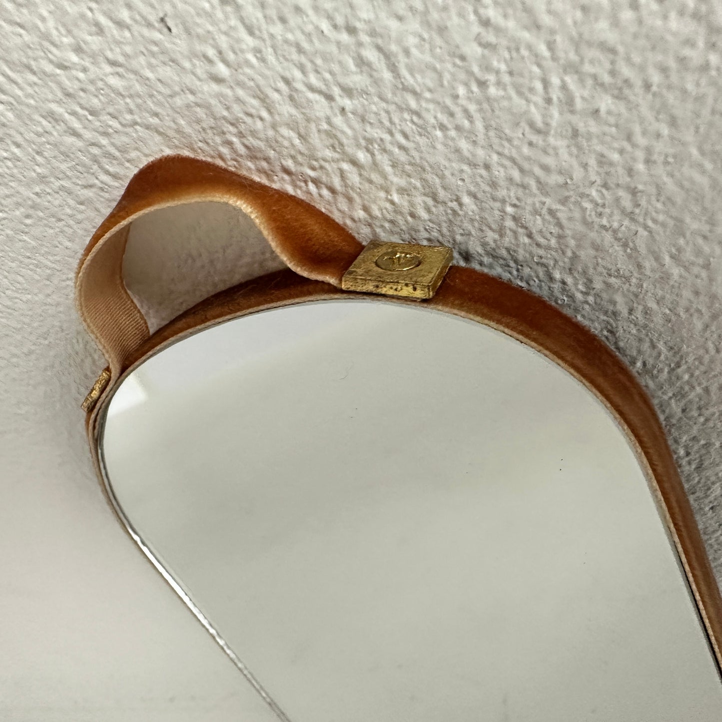 MR003 HANDHELD VELVET TRIM MIRROR