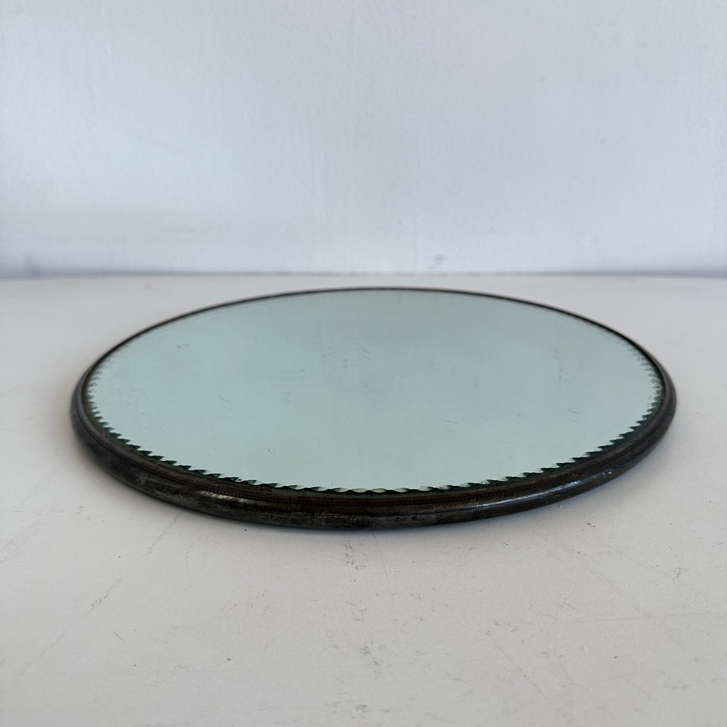 MR004 ROUND ANTIQUE BEVELED TABLETOP MIRROR