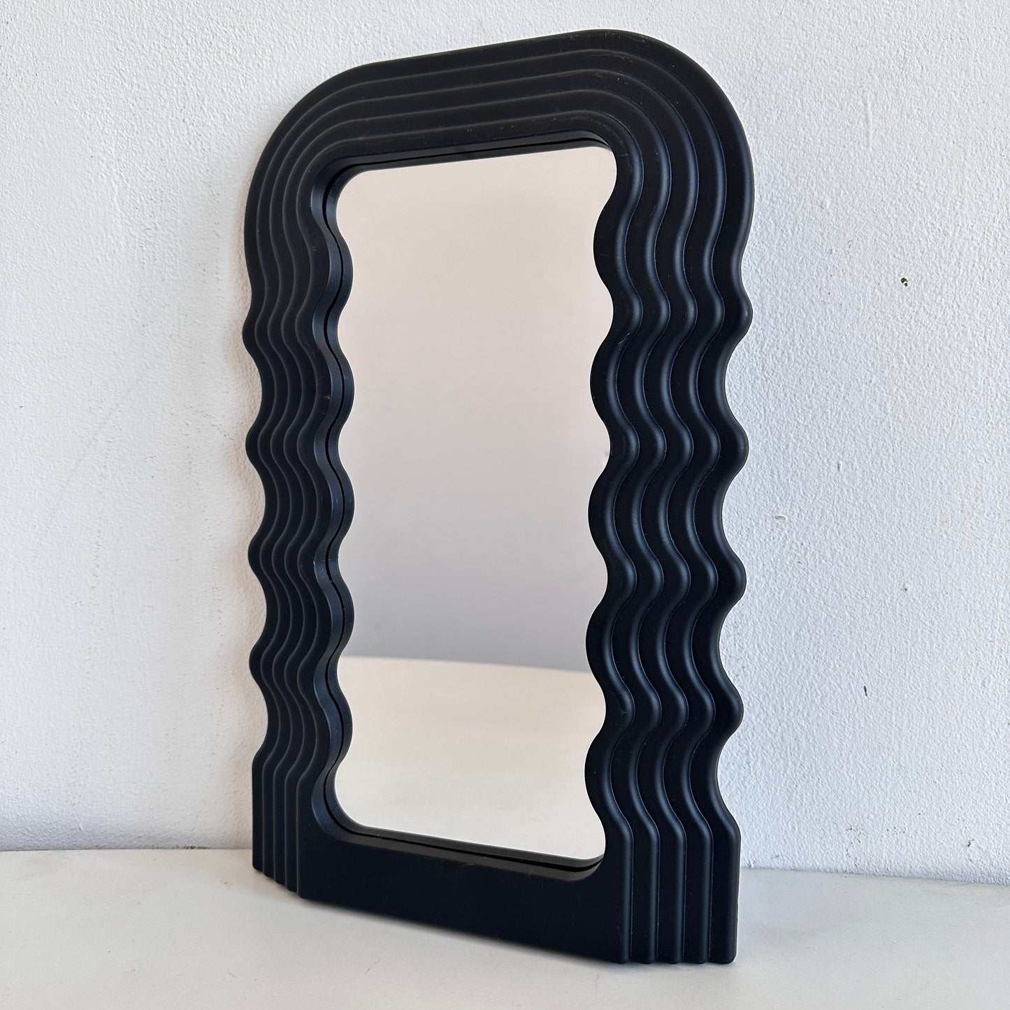 MR007 BLACK WIGGLE MINI ULTRA MIRROR