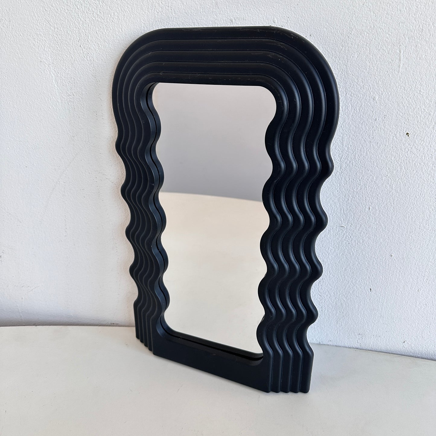 MR007 BLACK WIGGLE MINI ULTRA MIRROR