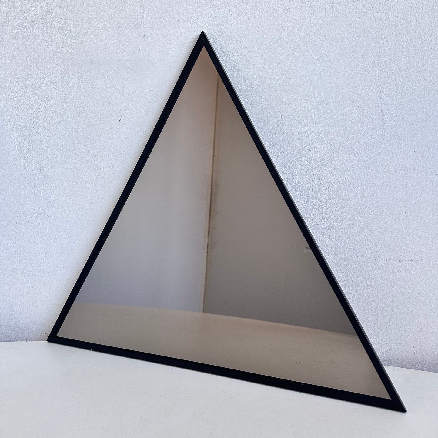 MR009 BLACK METAL FRAME TRIANGULAR MIRROR