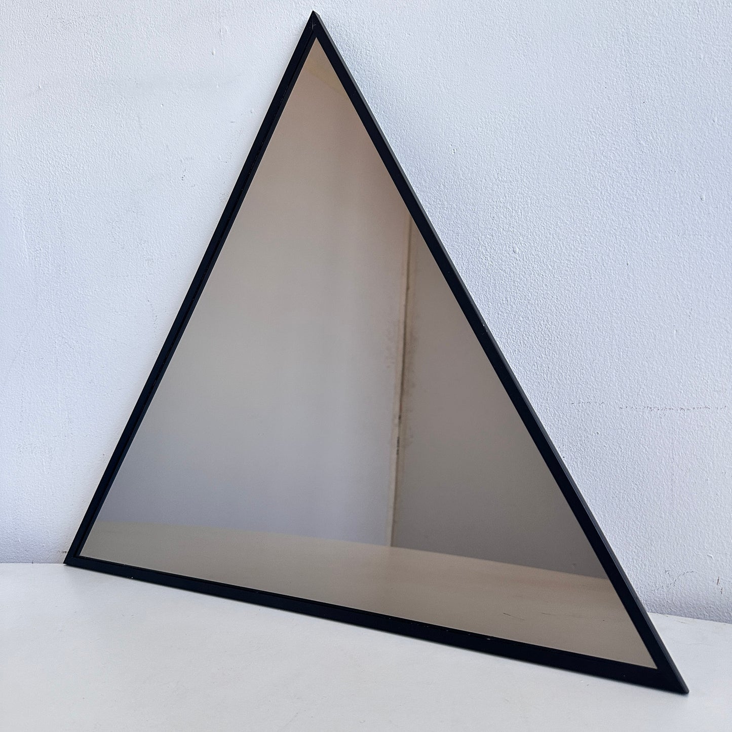 MR009 BLACK METAL FRAME TRIANGULAR MIRROR