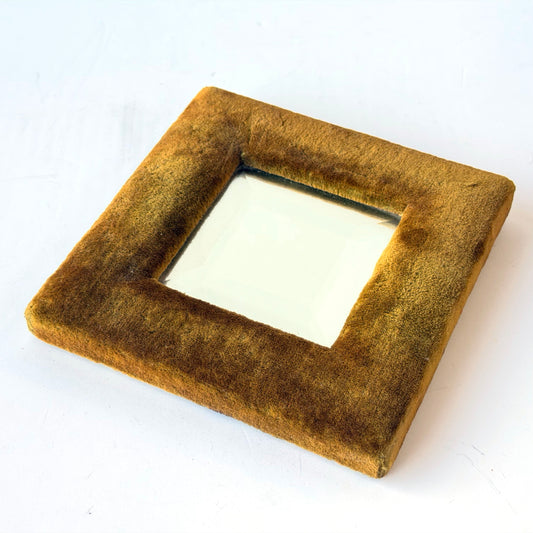 MR014 GOLDEN VELVET UPHOLSTERED BELVELED MIRROR