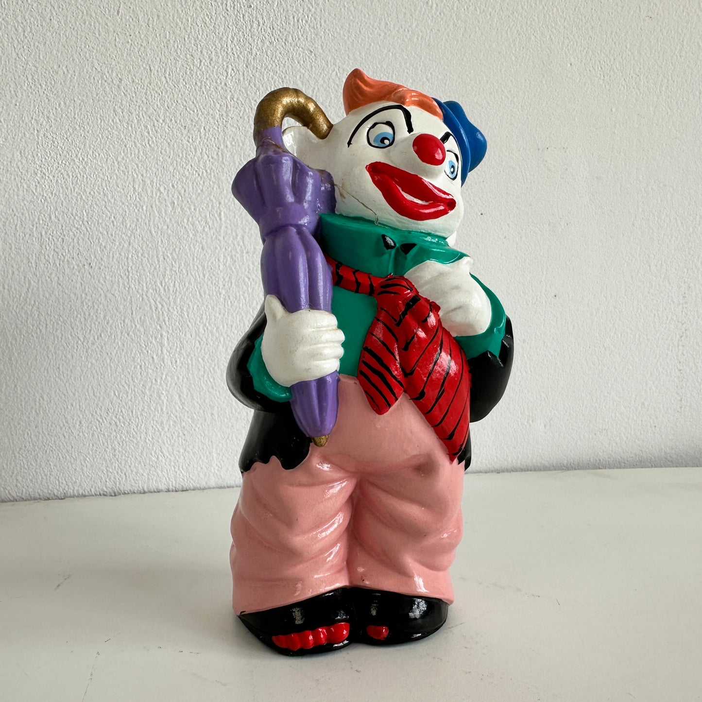OB001 HAND PAINTED CERAMIC CLOWN WITH UMBRELLA