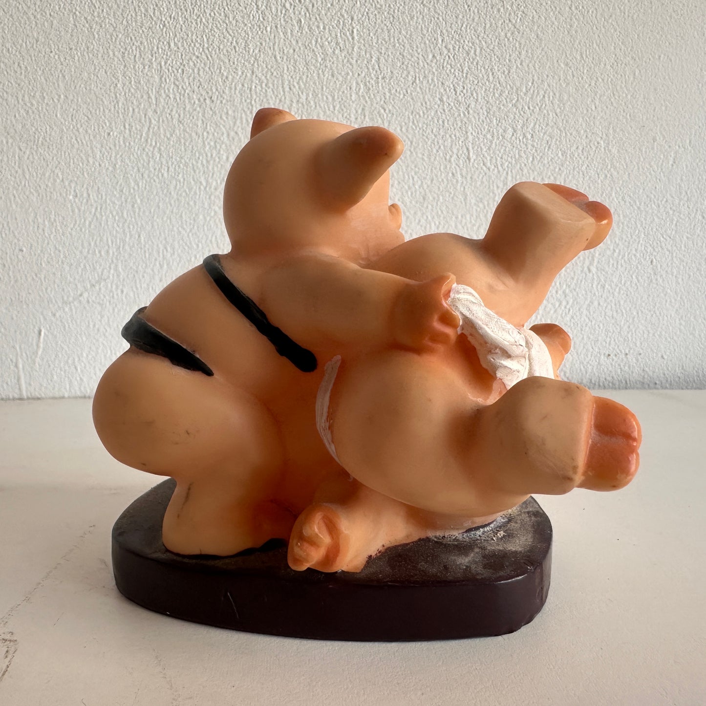 OB002 PLAYFUL PIGGIES